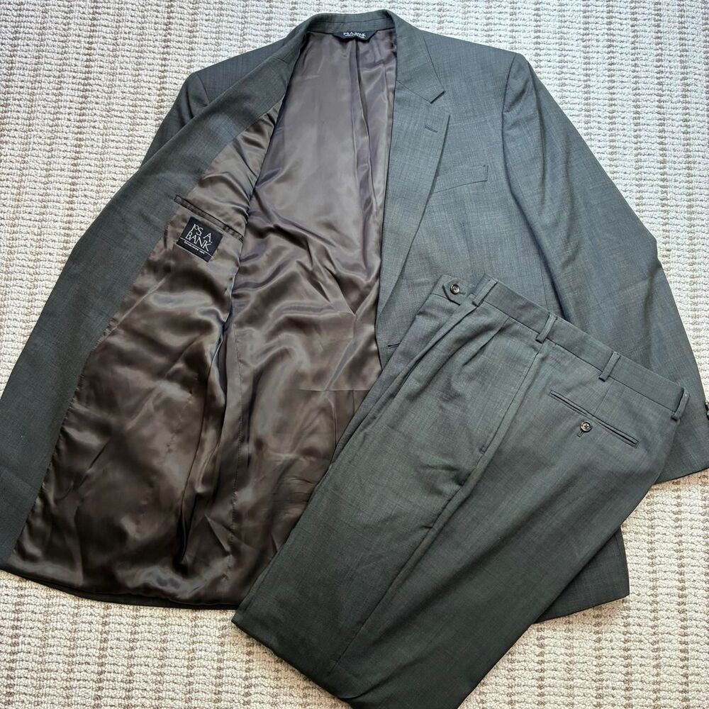 Jos-a-bank Men's Grey Suit
